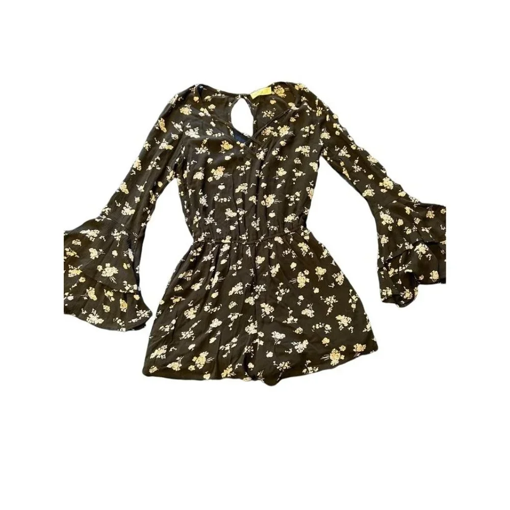 Hollister- Stylish Romper-size Small - Picture 1 of 5
